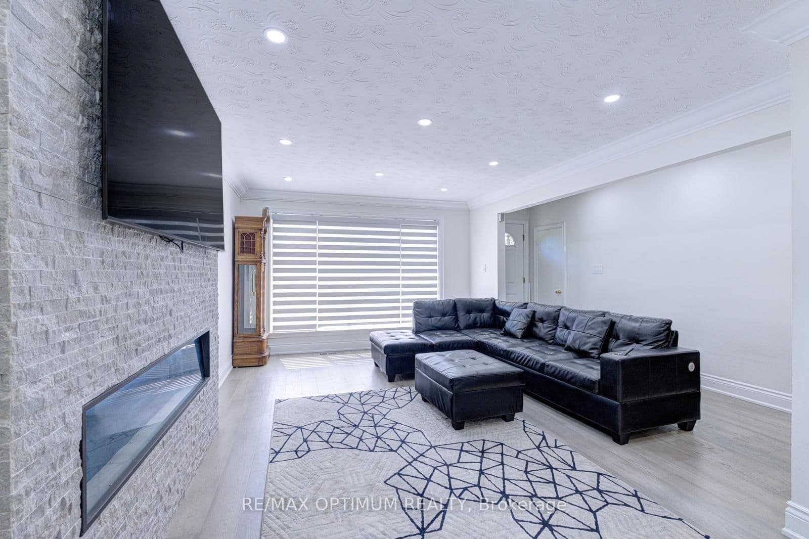 1747 Coram Crescent thumbnail 10