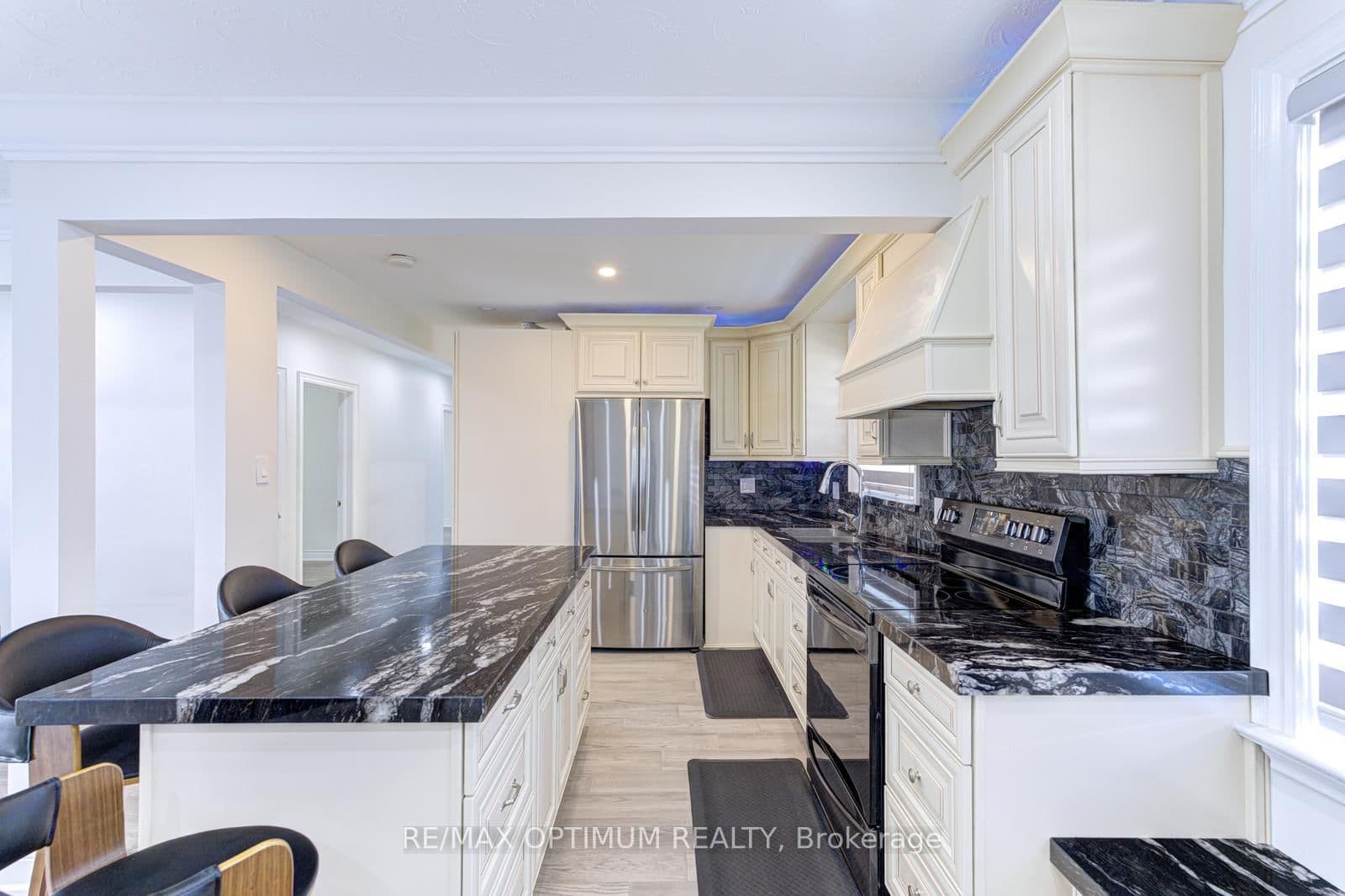 1747 Coram Crescent thumbnail 13