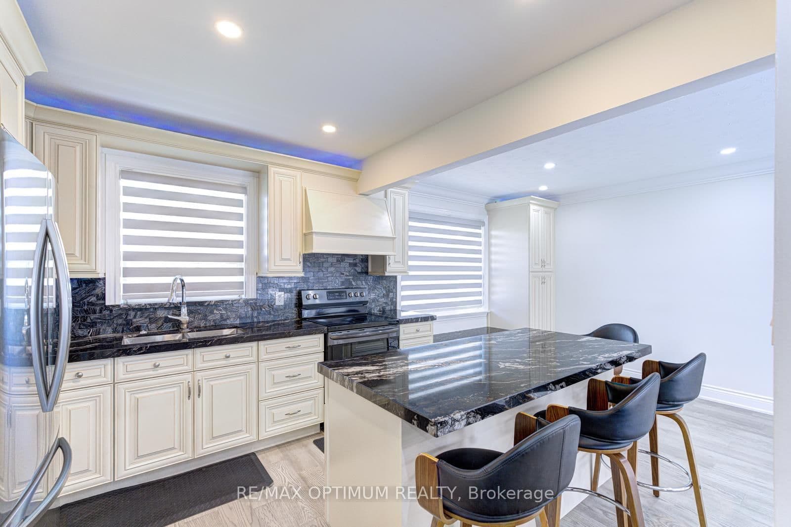 1747 Coram Crescent thumbnail 14