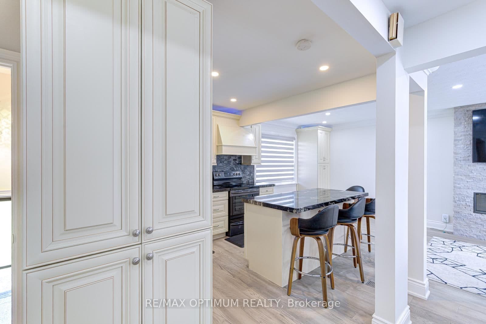 1747 Coram Crescent thumbnail 16
