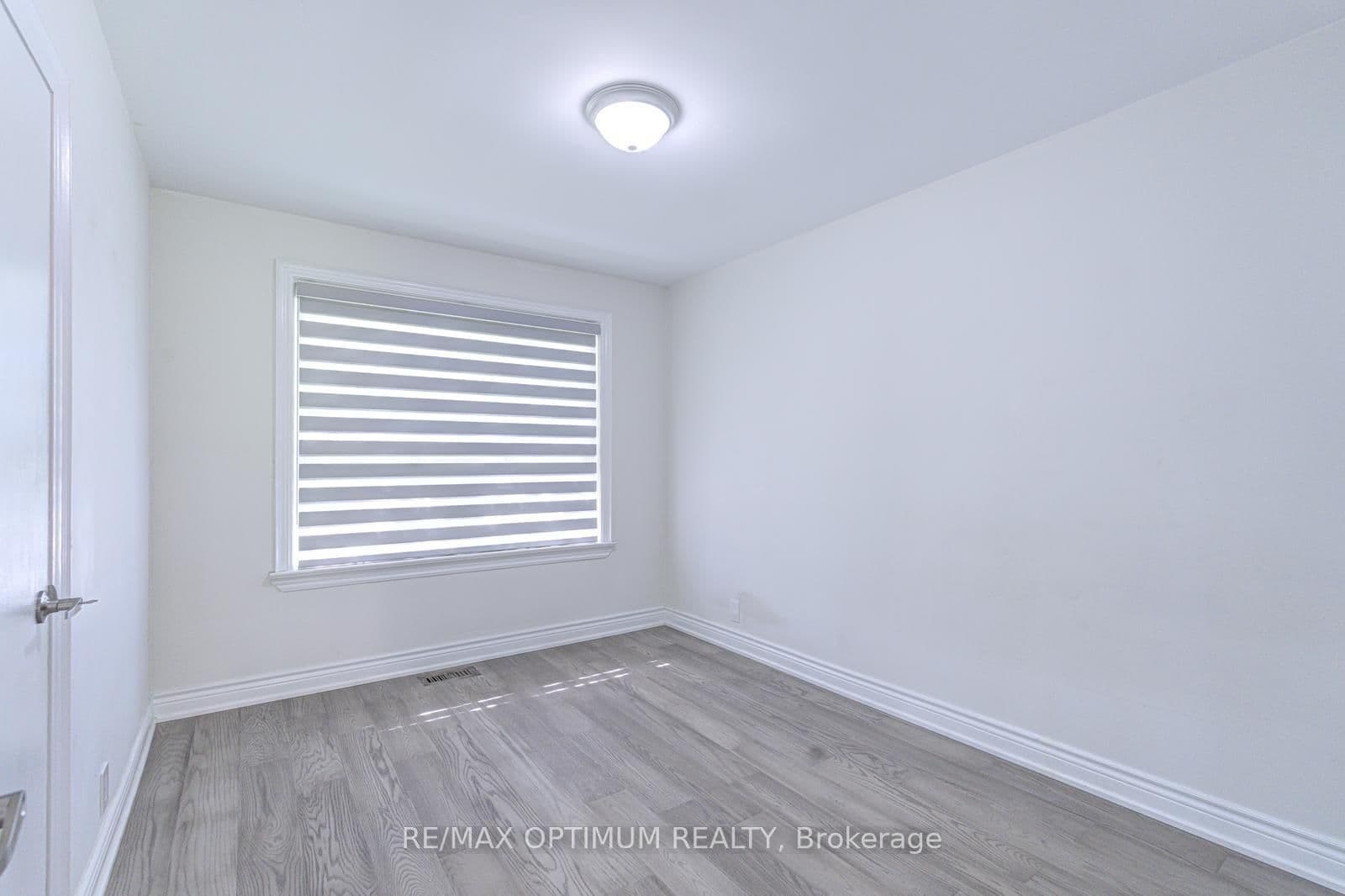 1747 Coram Crescent thumbnail 17