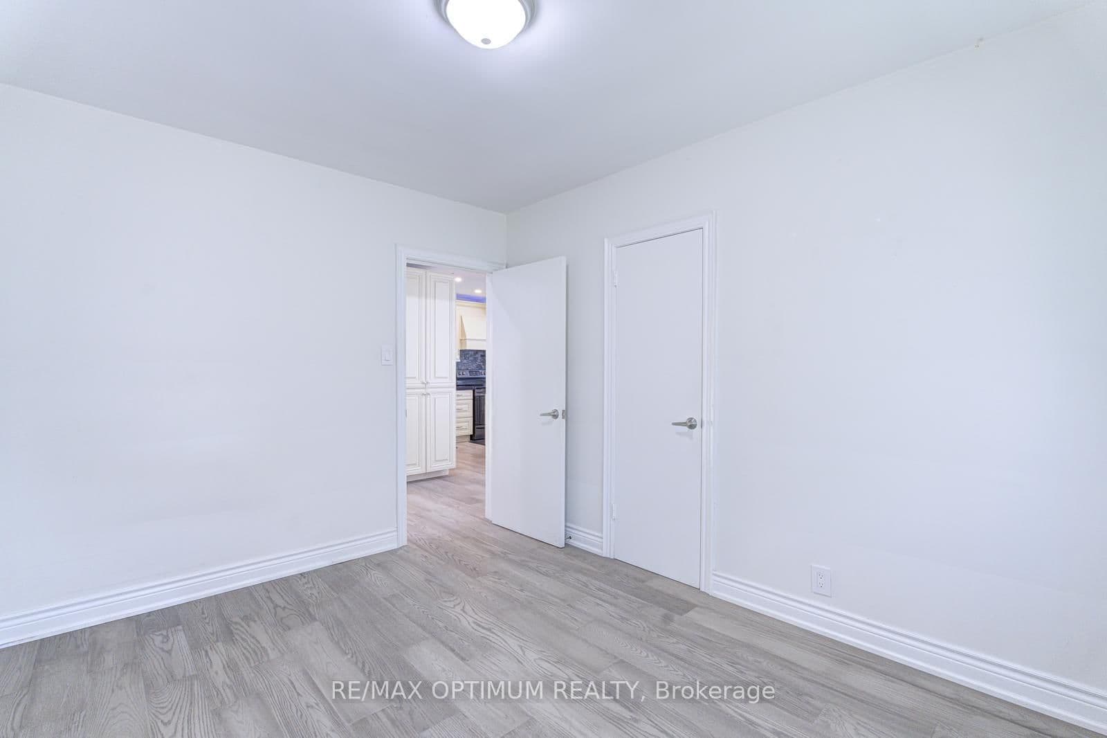 1747 Coram Crescent thumbnail 18