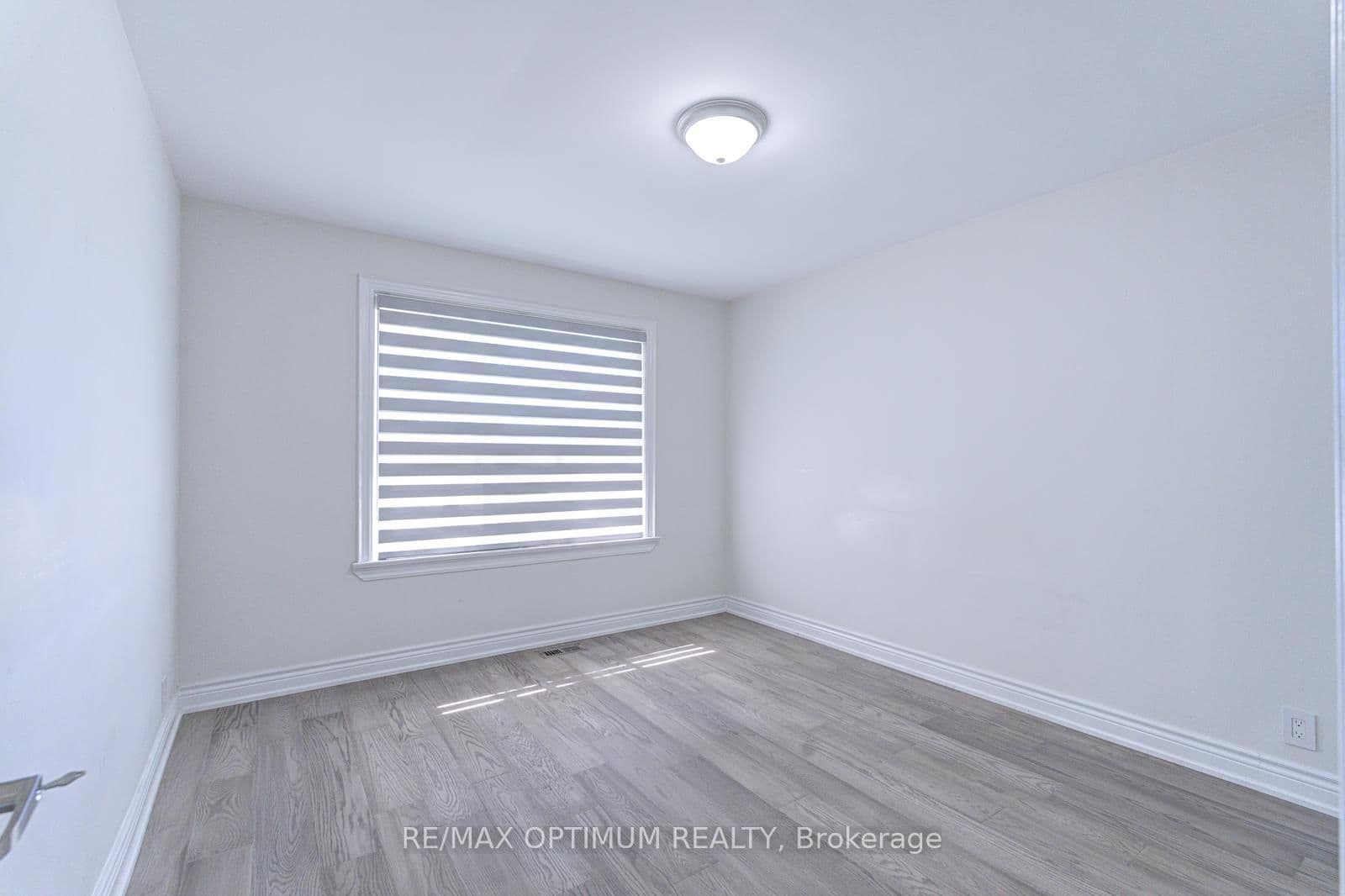 1747 Coram Crescent thumbnail 19
