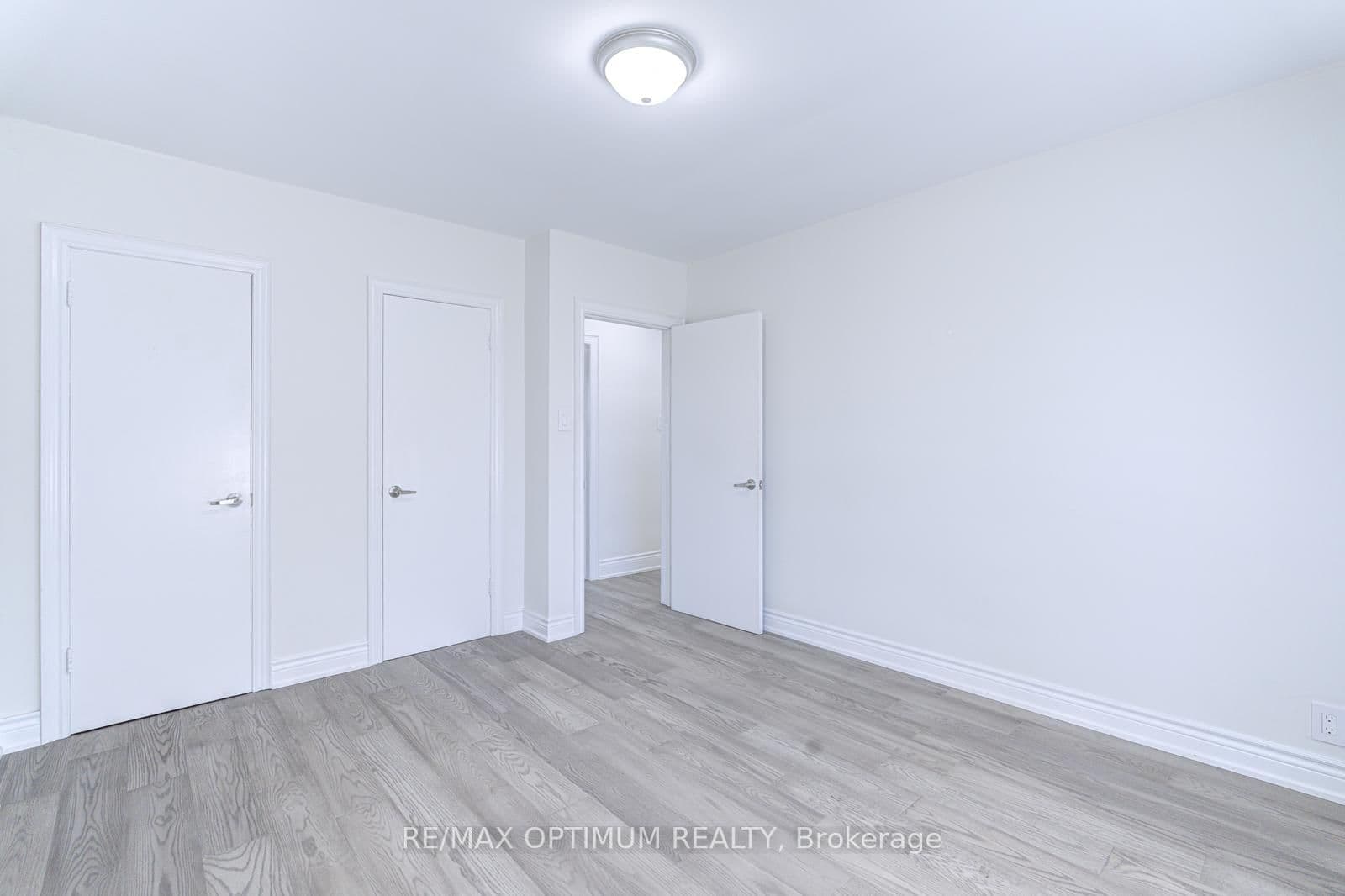 1747 Coram Crescent thumbnail 20