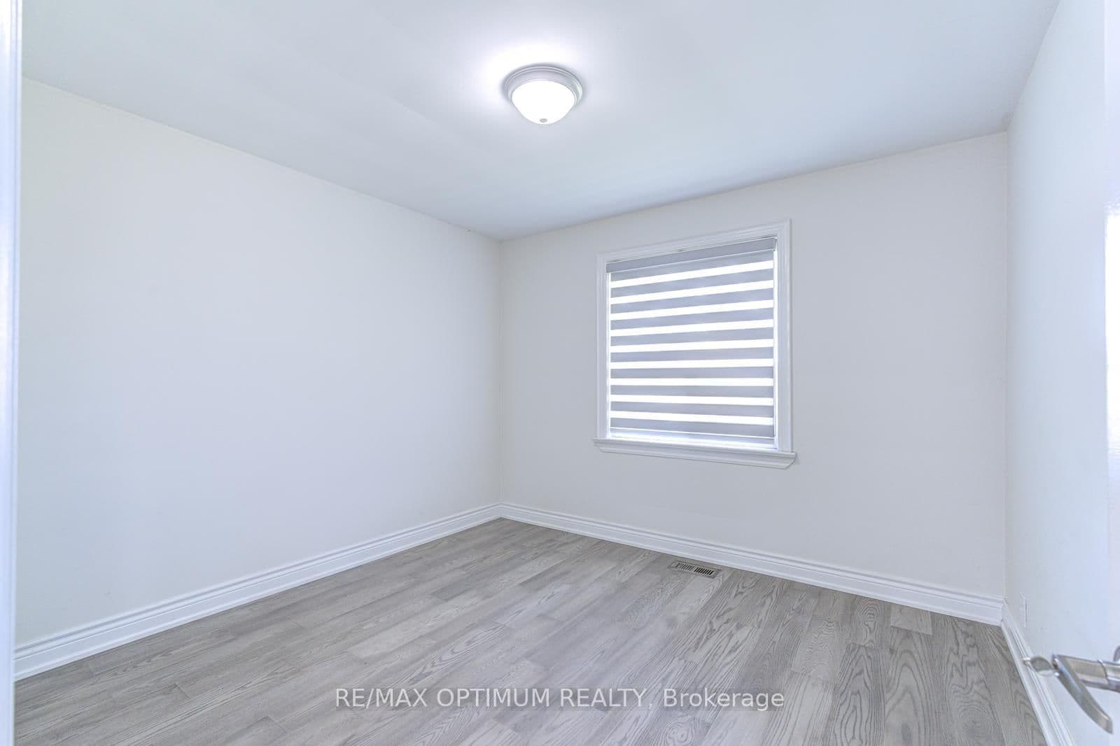 1747 Coram Crescent thumbnail 21