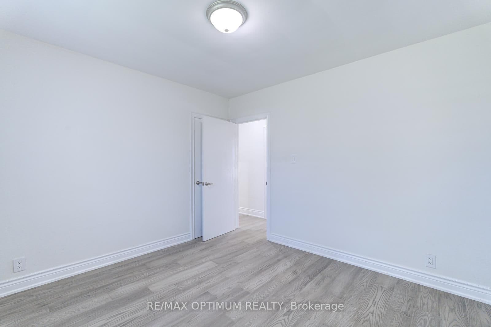 1747 Coram Crescent thumbnail 22
