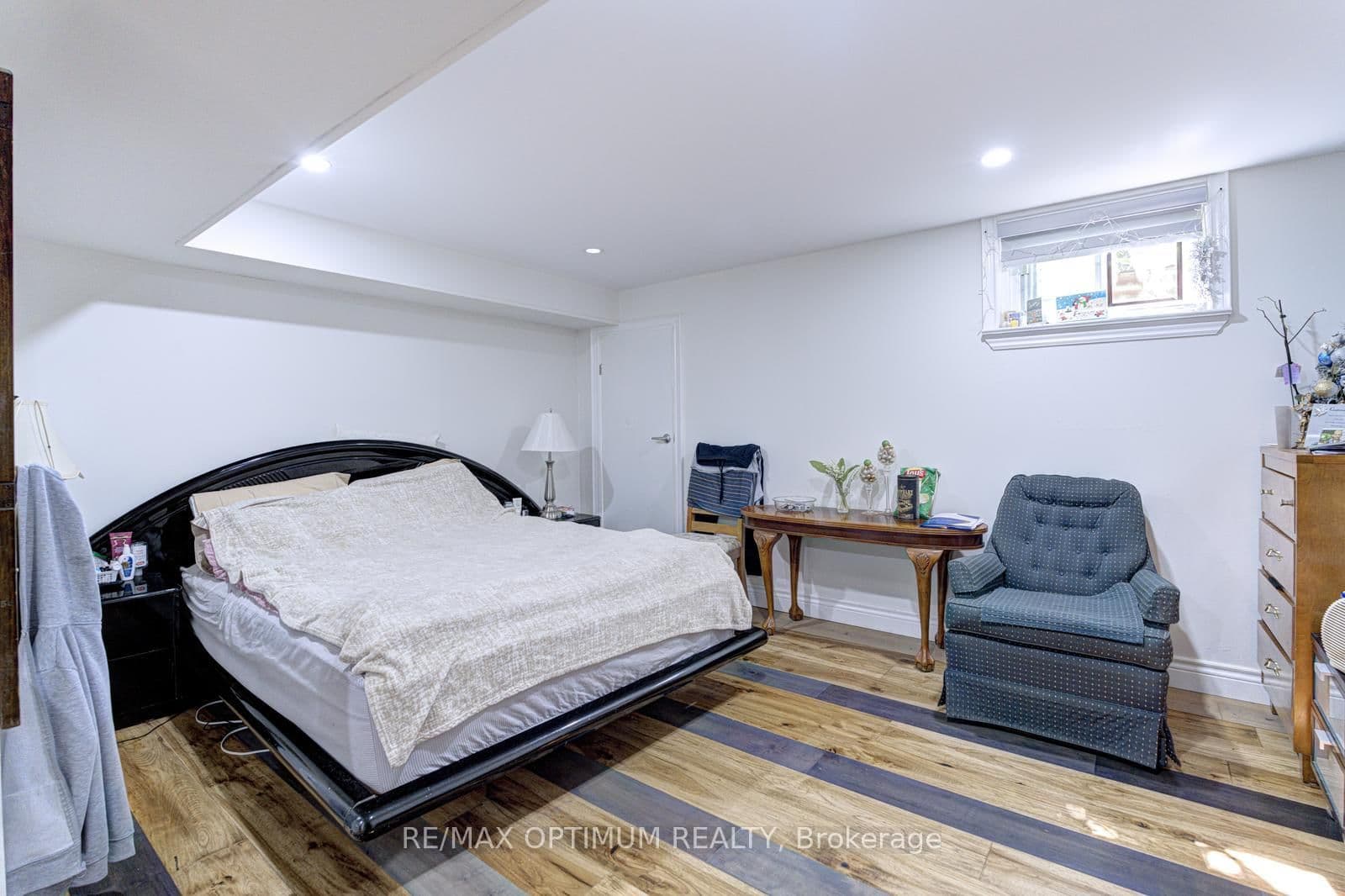 1747 Coram Crescent thumbnail 30