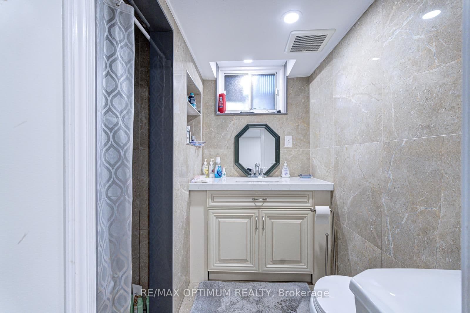 1747 Coram Crescent thumbnail 32