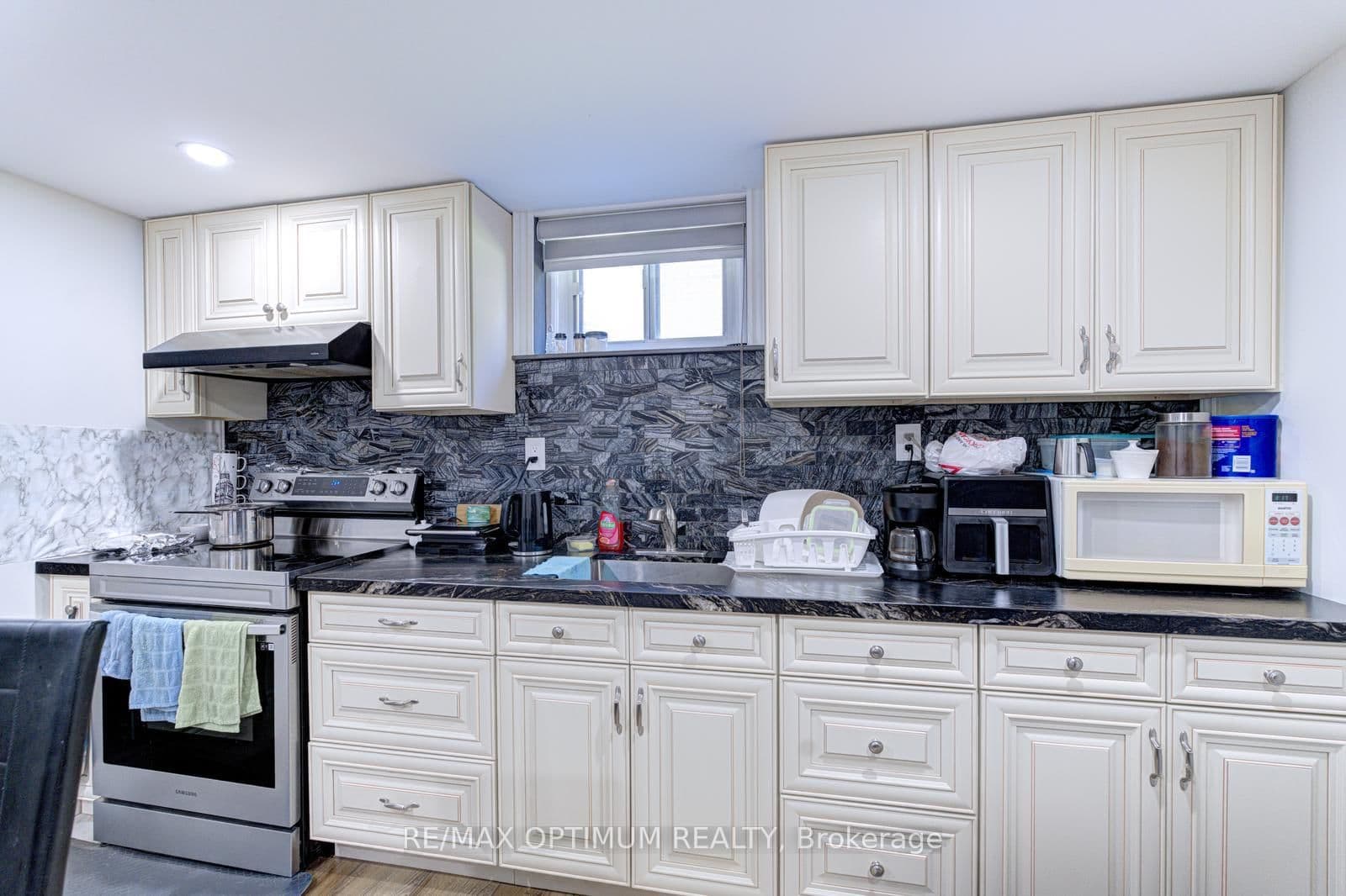 1747 Coram Crescent thumbnail 35