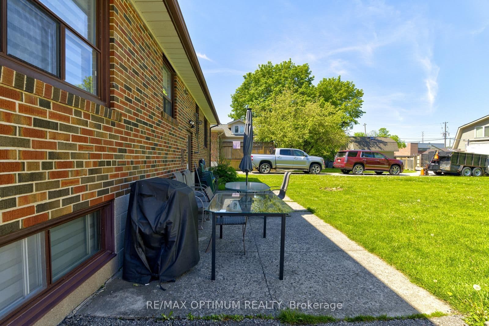 1747 Coram Crescent thumbnail 40