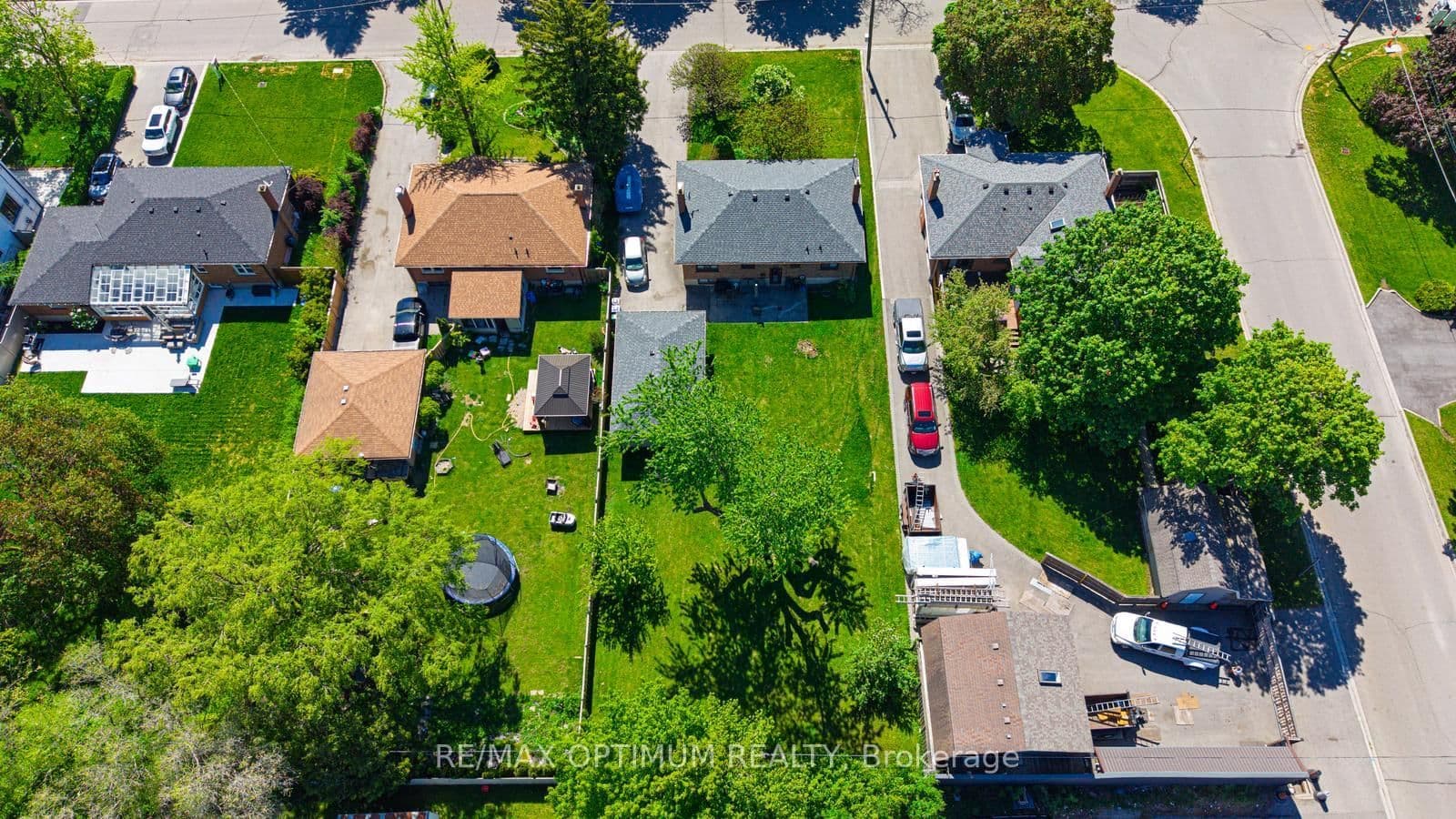 1747 Coram Crescent thumbnail 46