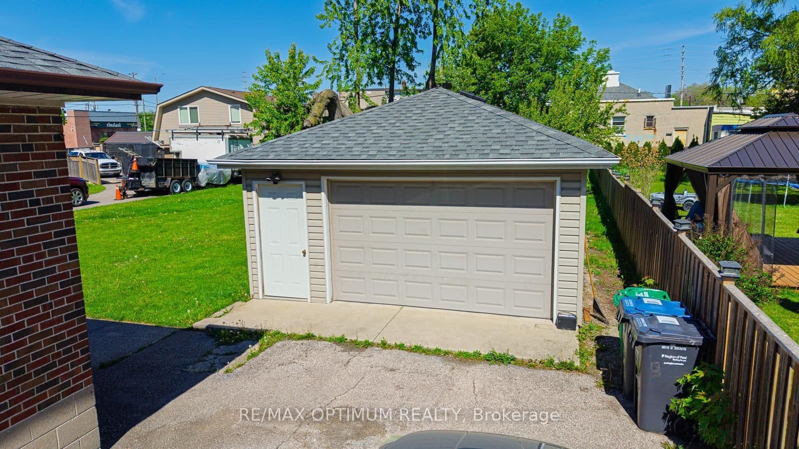 1747 Coram Crescent thumbnail 47