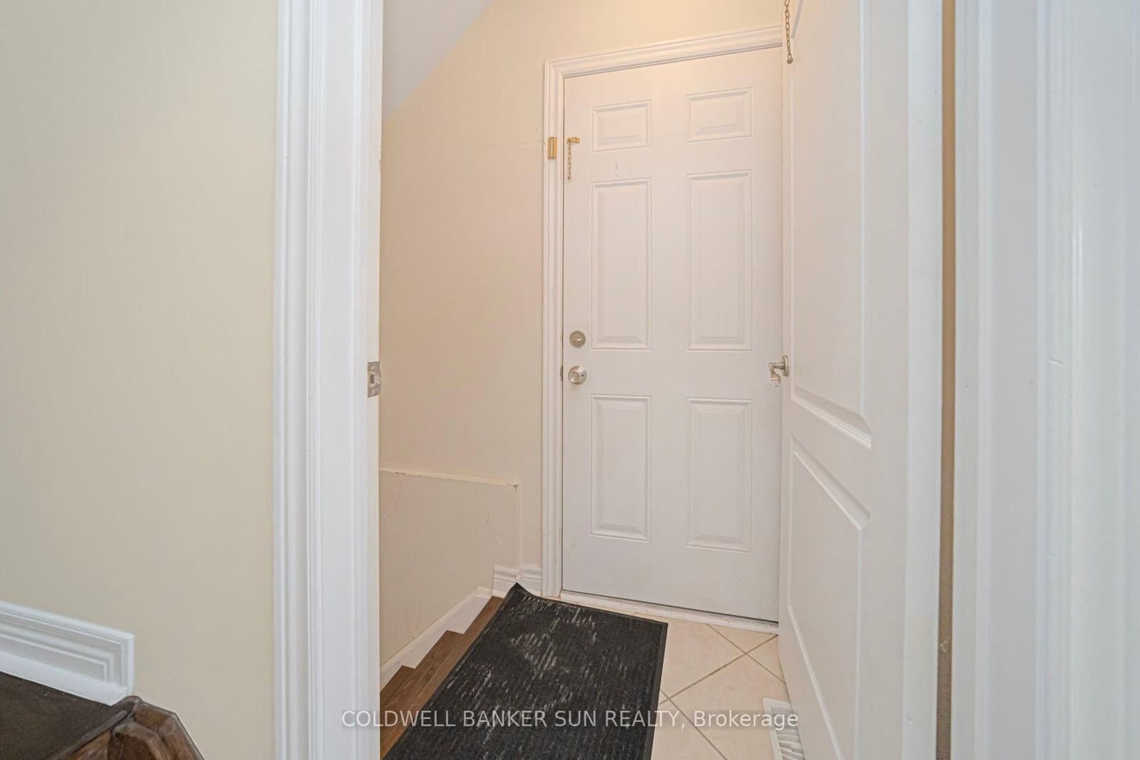 146 Crystalview Crescent thumbnail 32