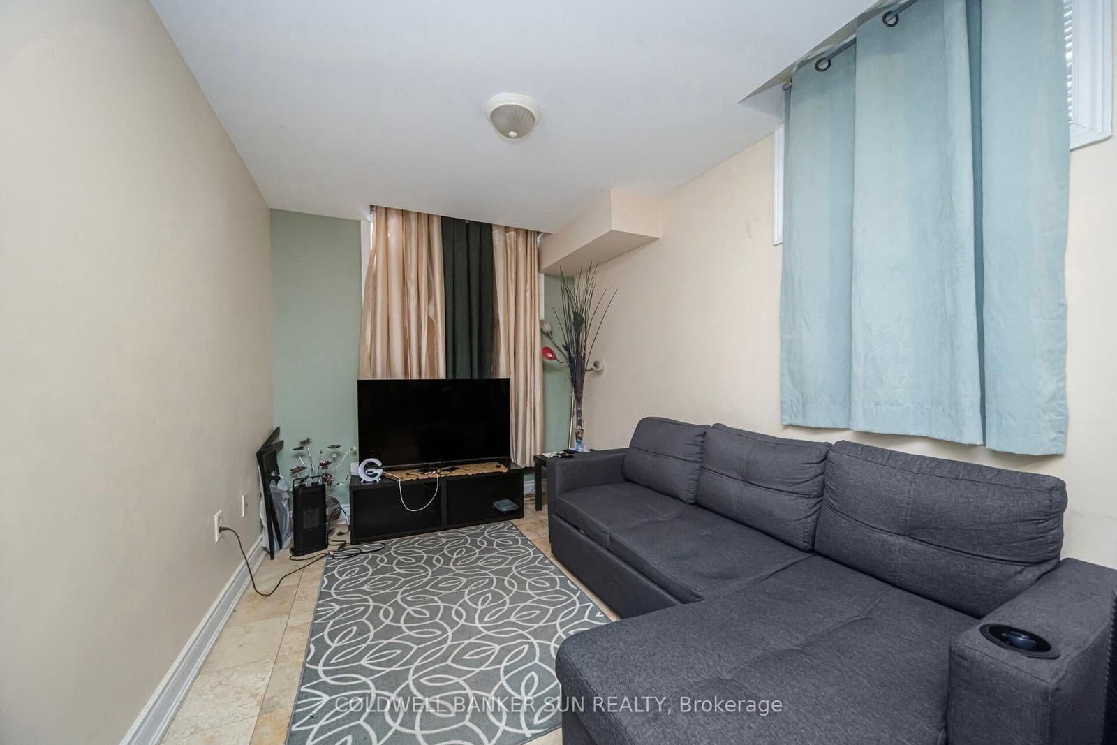 146 Crystalview Crescent thumbnail 35