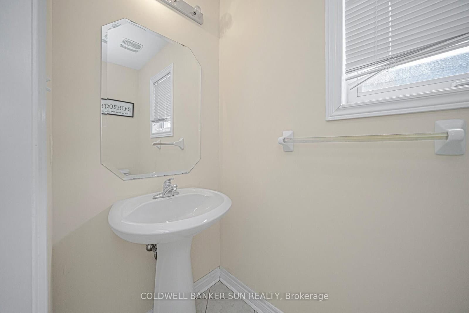 146 Crystalview Crescent thumbnail 5