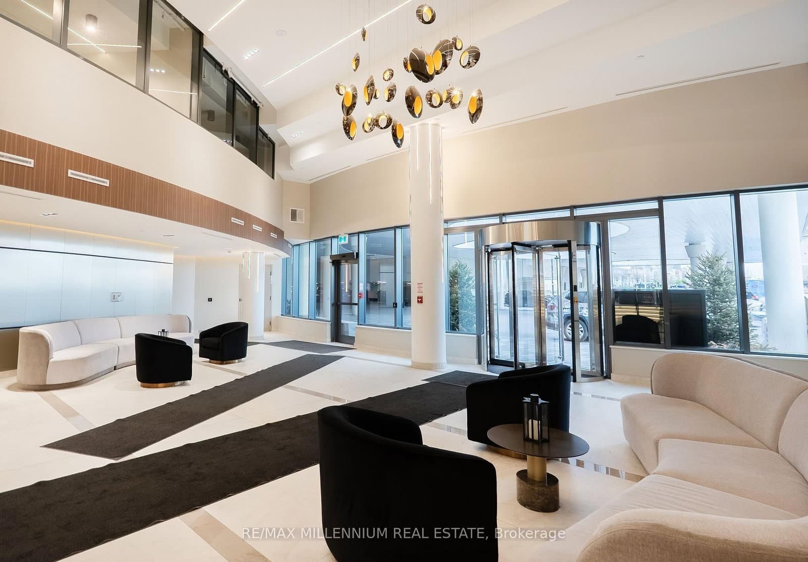 5105 Hurontario Street, Unit PH6 thumbnail 2