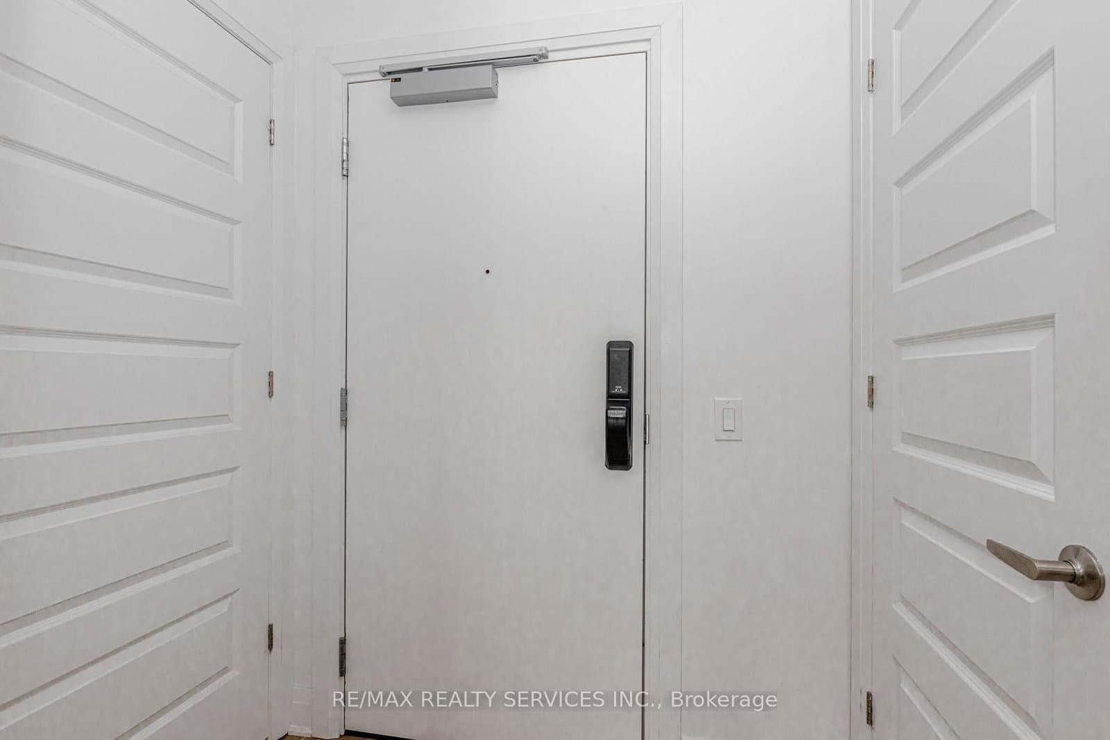 95 Dundas Street W, Unit 101 thumbnail 13