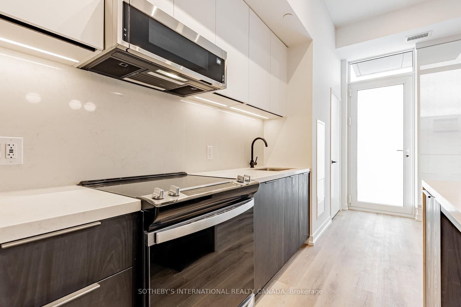 5 York Garden Way, Unit TH#101 thumbnail 4
