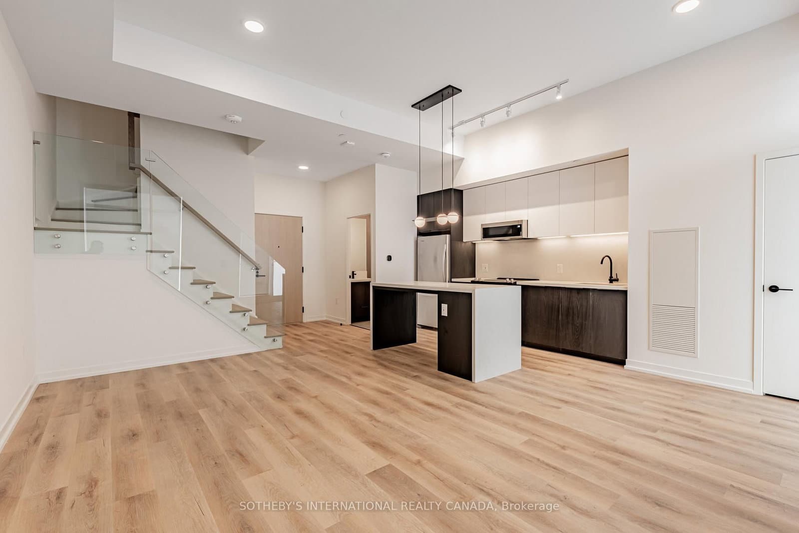 5 York Garden Way, Unit TH#101 thumbnail 5