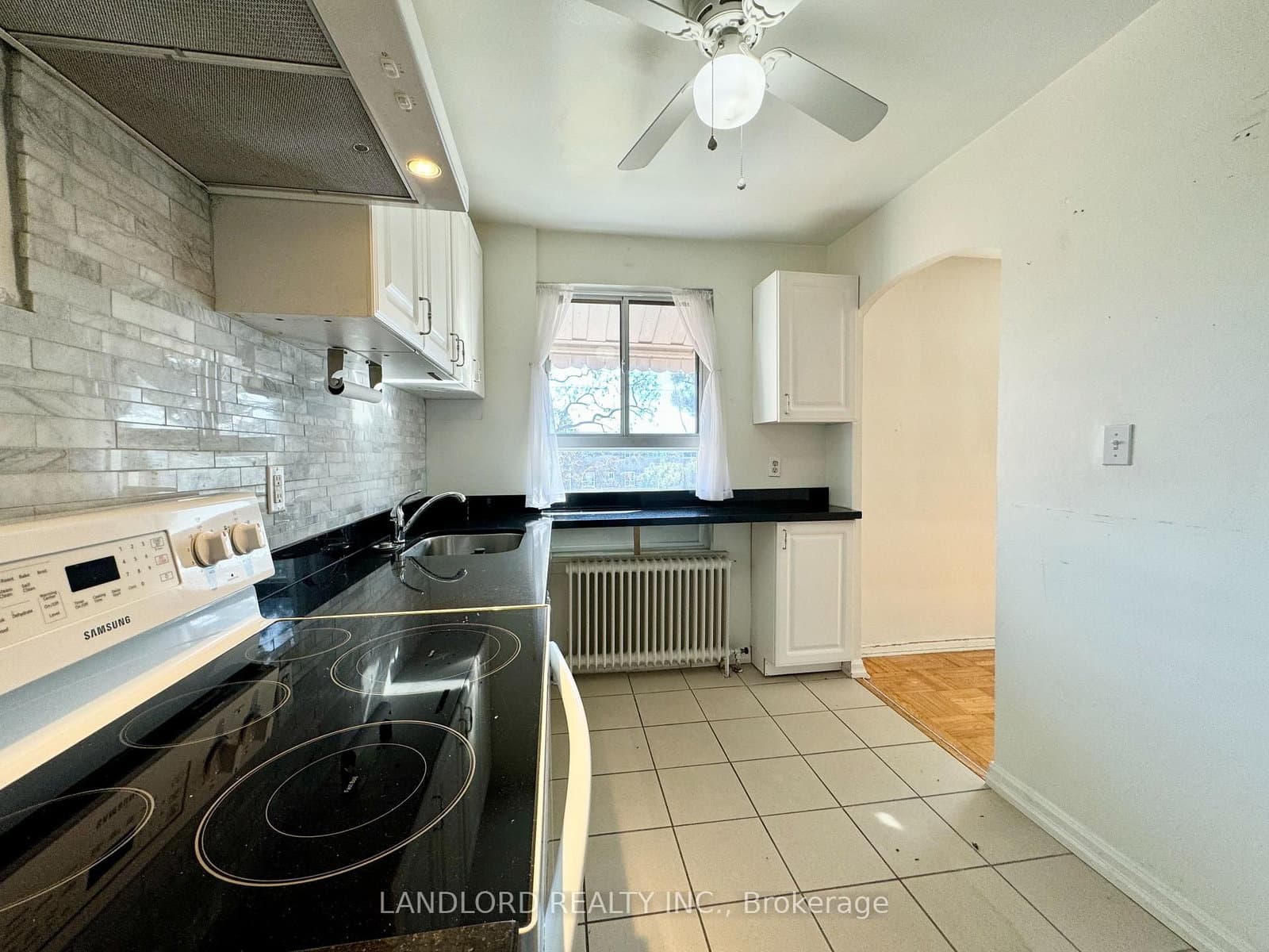 2696 Lake Shore Boulevard W, Unit 5 thumbnail 3