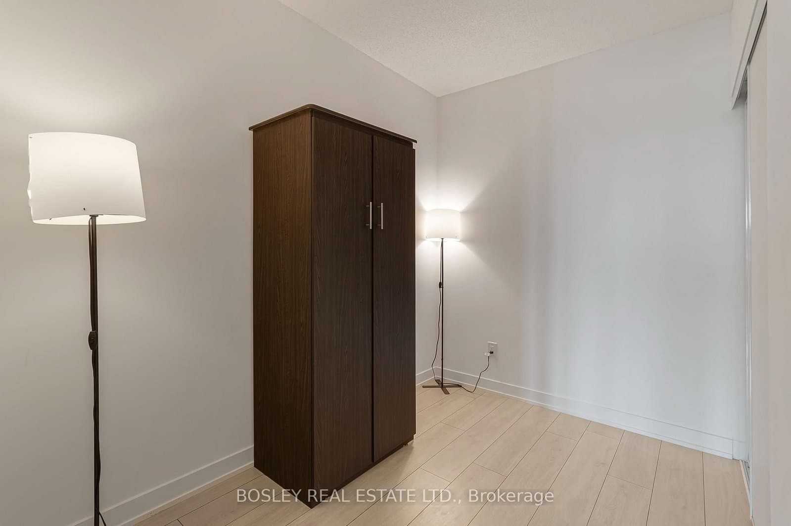 3200 Dakota Common, Unit B - 315 thumbnail 15