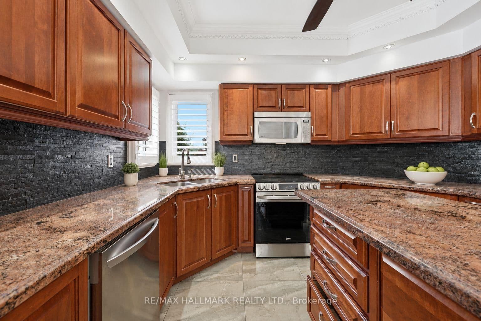 2013 Rosemount Crescent thumbnail 13