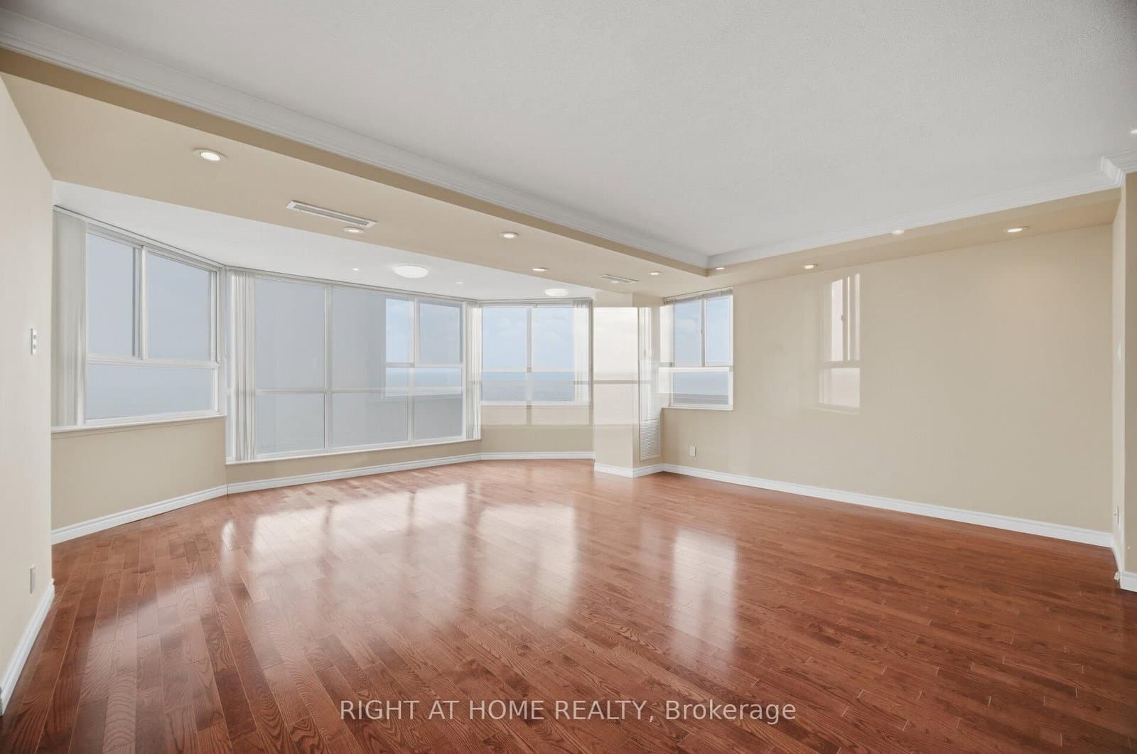 5280 Lakeshore Road, Unit 1104 thumbnail 10