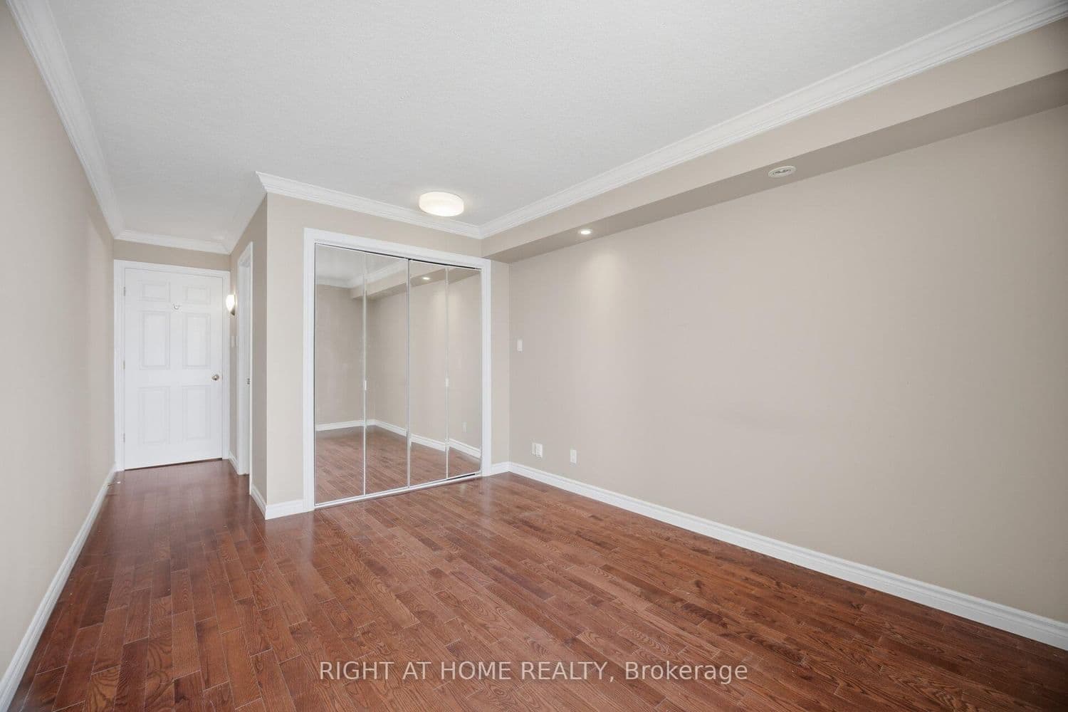 5280 Lakeshore Road, Unit 1104 thumbnail 25