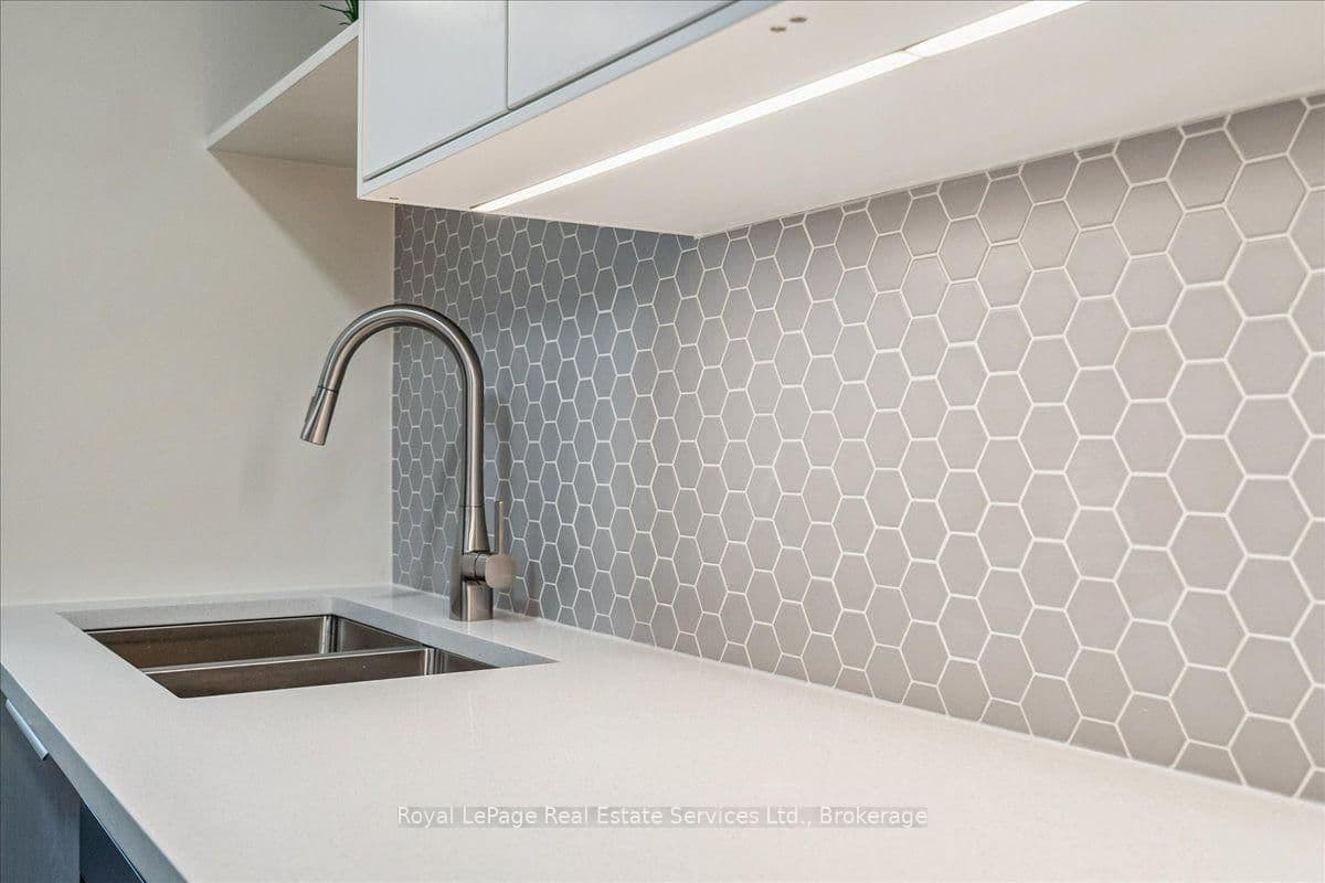 966 Inverhouse Drive, Unit 812 thumbnail 11