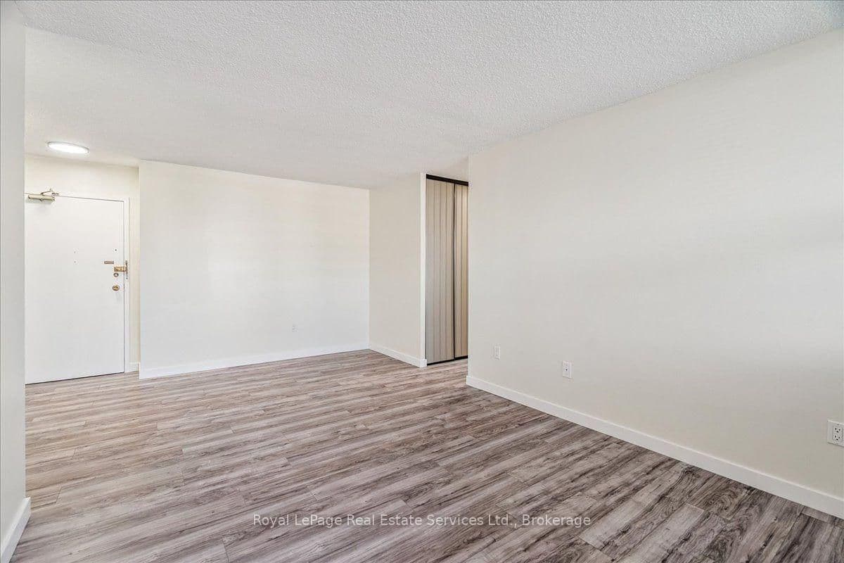 966 Inverhouse Drive, Unit 812 thumbnail 14