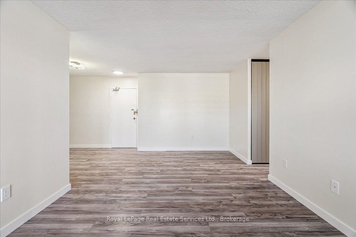 966 Inverhouse Drive, Unit 812 thumbnail 15
