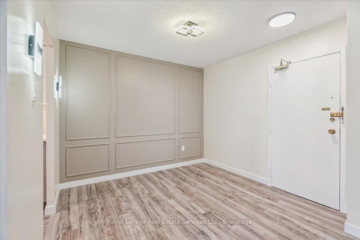 966 Inverhouse Drive, Unit 812 thumbnail 16