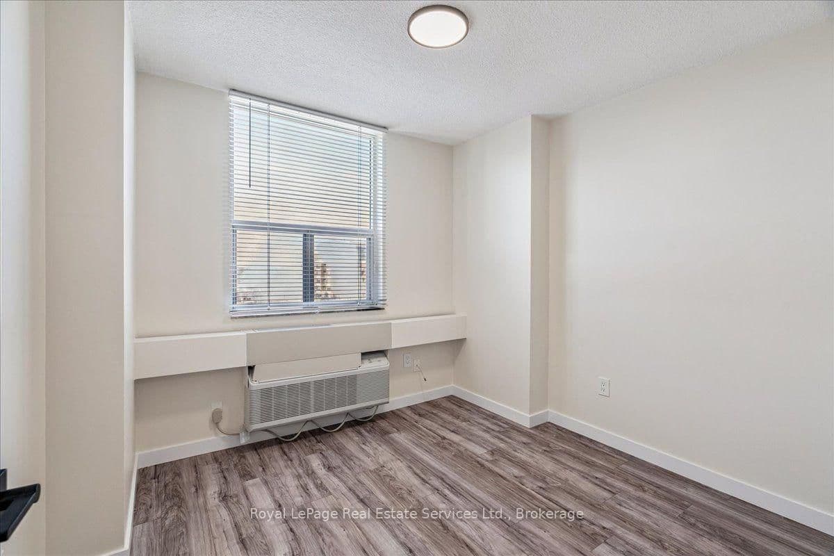 966 Inverhouse Drive, Unit 812 thumbnail 18