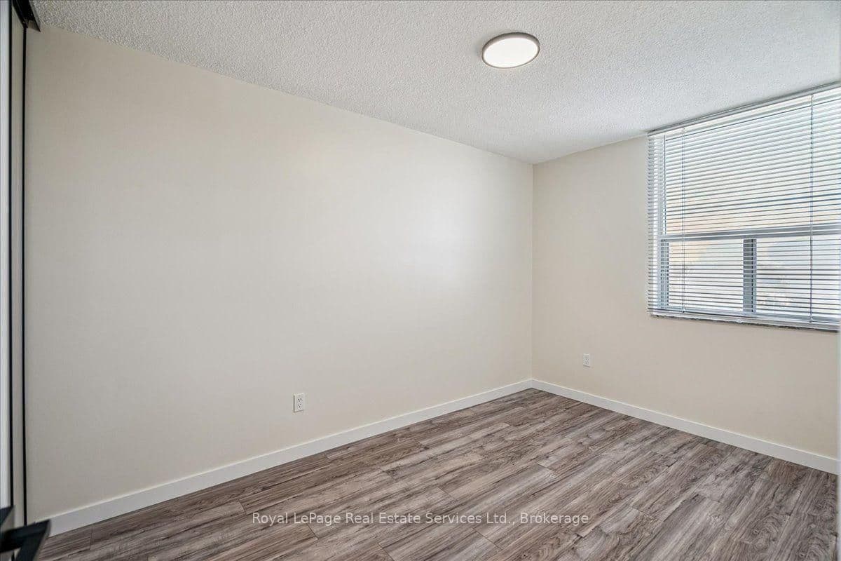 966 Inverhouse Drive, Unit 812 thumbnail 20