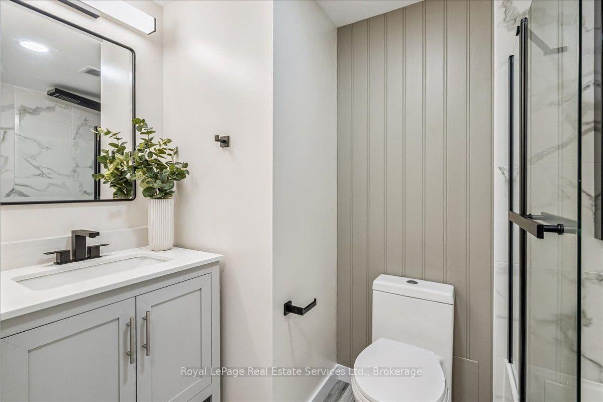966 Inverhouse Drive, Unit 812 thumbnail 22