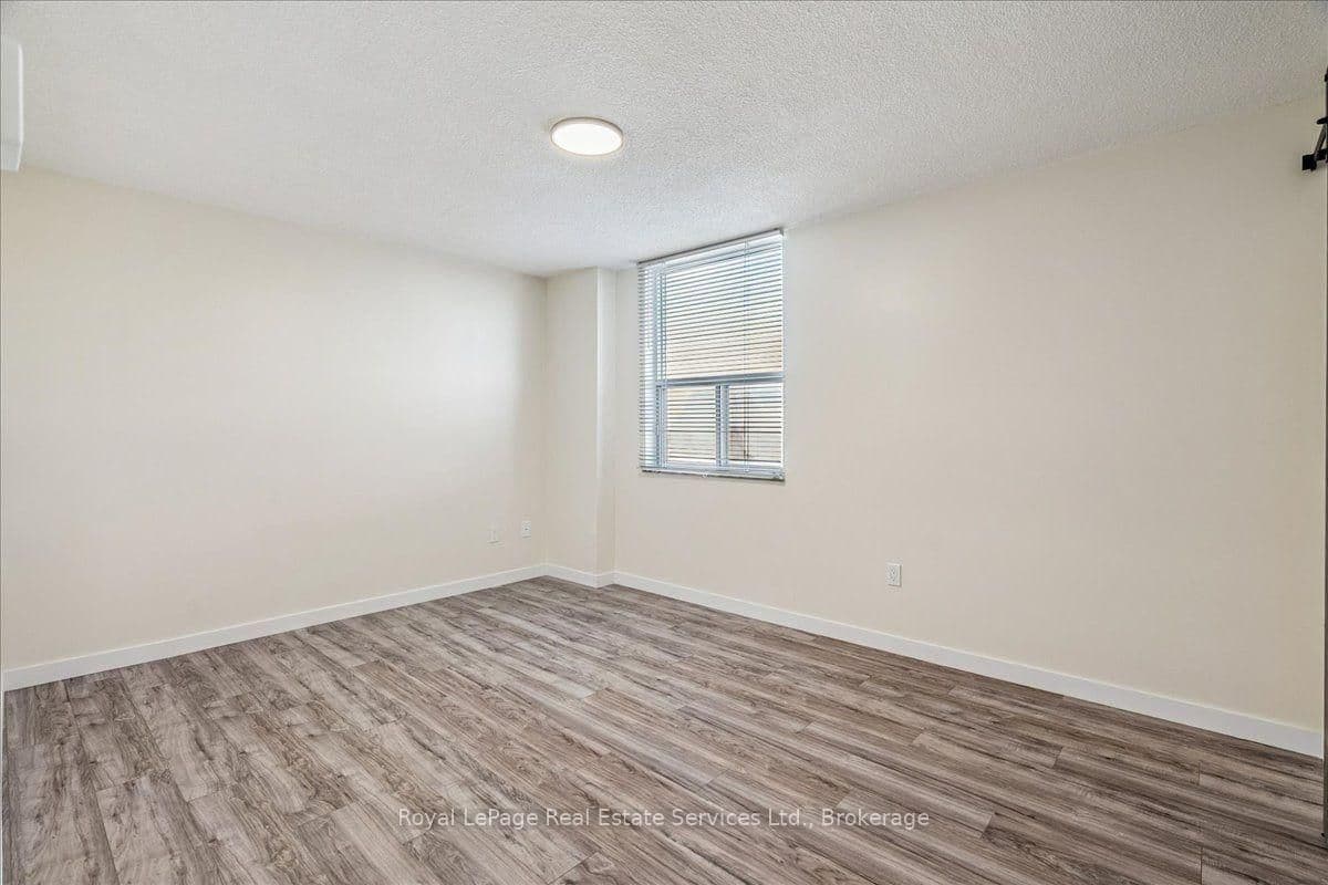 966 Inverhouse Drive, Unit 812 thumbnail 25