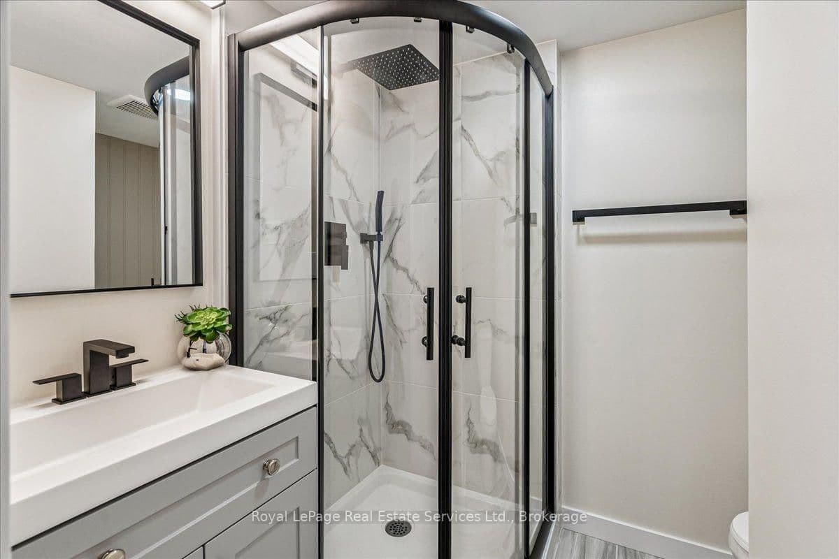 966 Inverhouse Drive, Unit 812 thumbnail 28