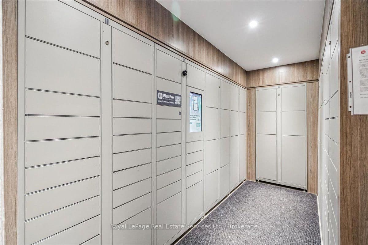 966 Inverhouse Drive, Unit 812 thumbnail 3