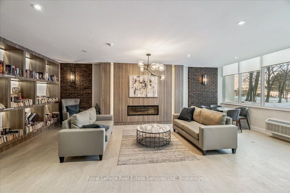 966 Inverhouse Drive, Unit 812 thumbnail 4