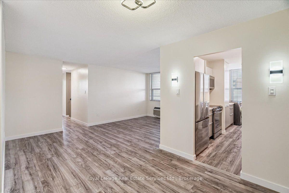 966 Inverhouse Drive, Unit 812 thumbnail 6