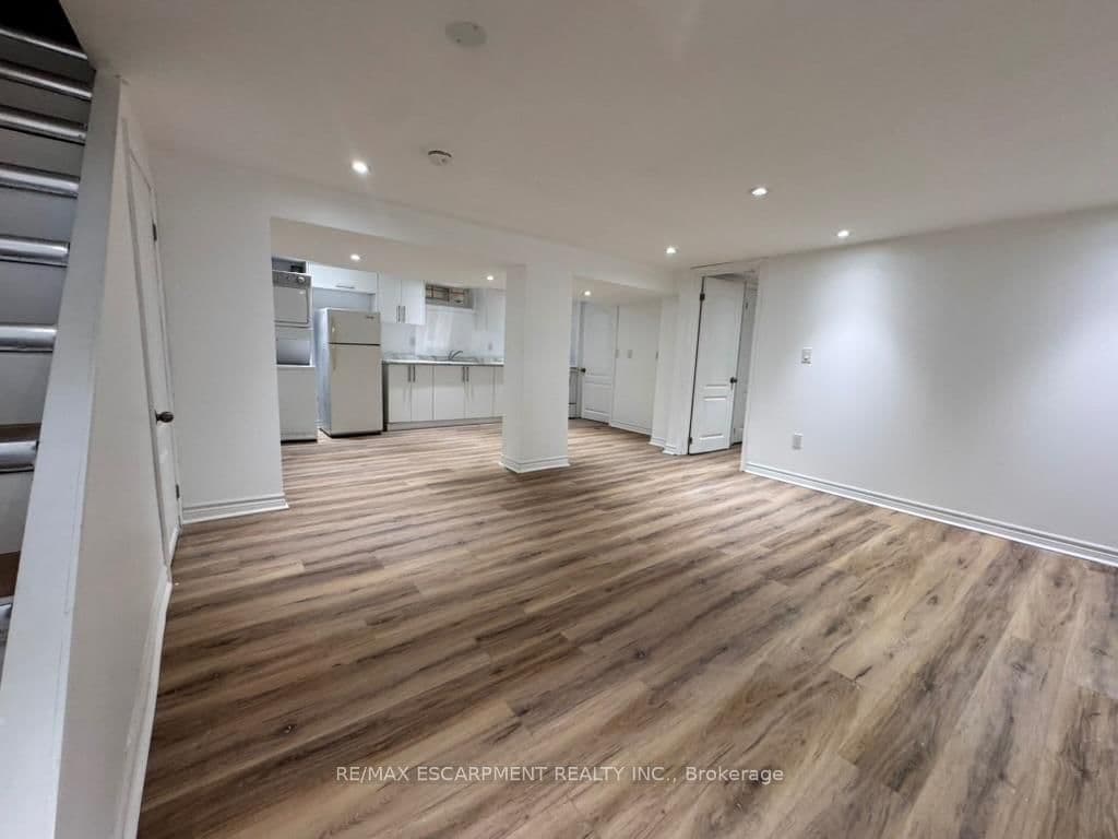46 Plains Road E, Unit Lower Unit thumbnail 4