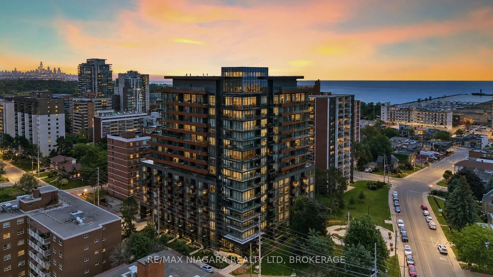 #717 - 21 Park Street E