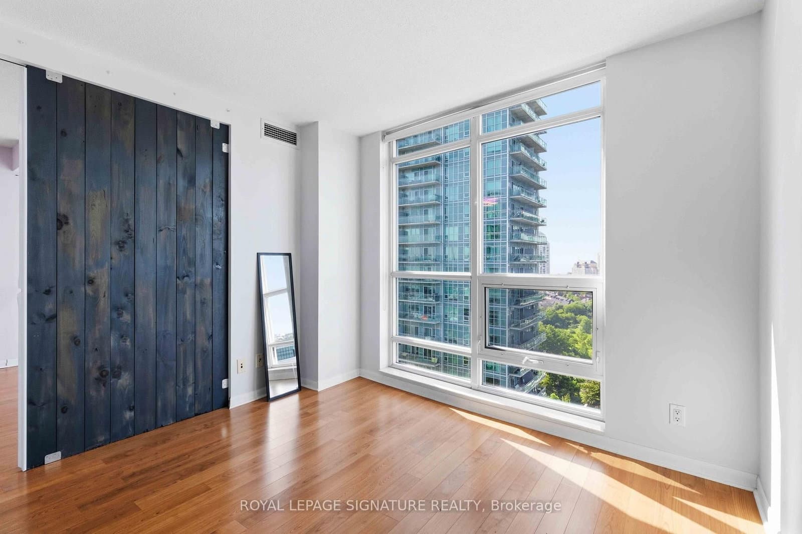 185 Legion Road N, Unit 1812 thumbnail 15