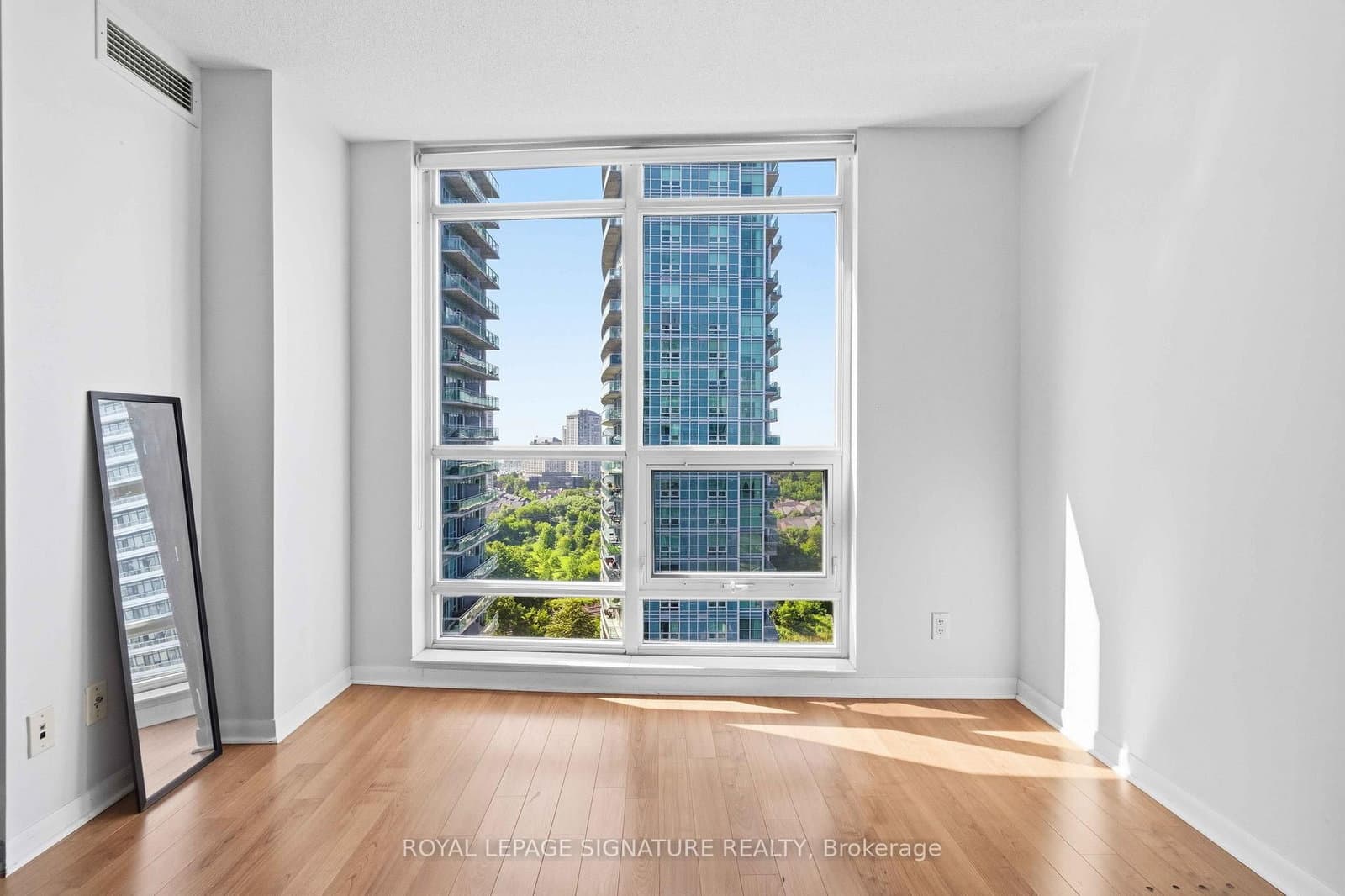 185 Legion Road N, Unit 1812 thumbnail 16