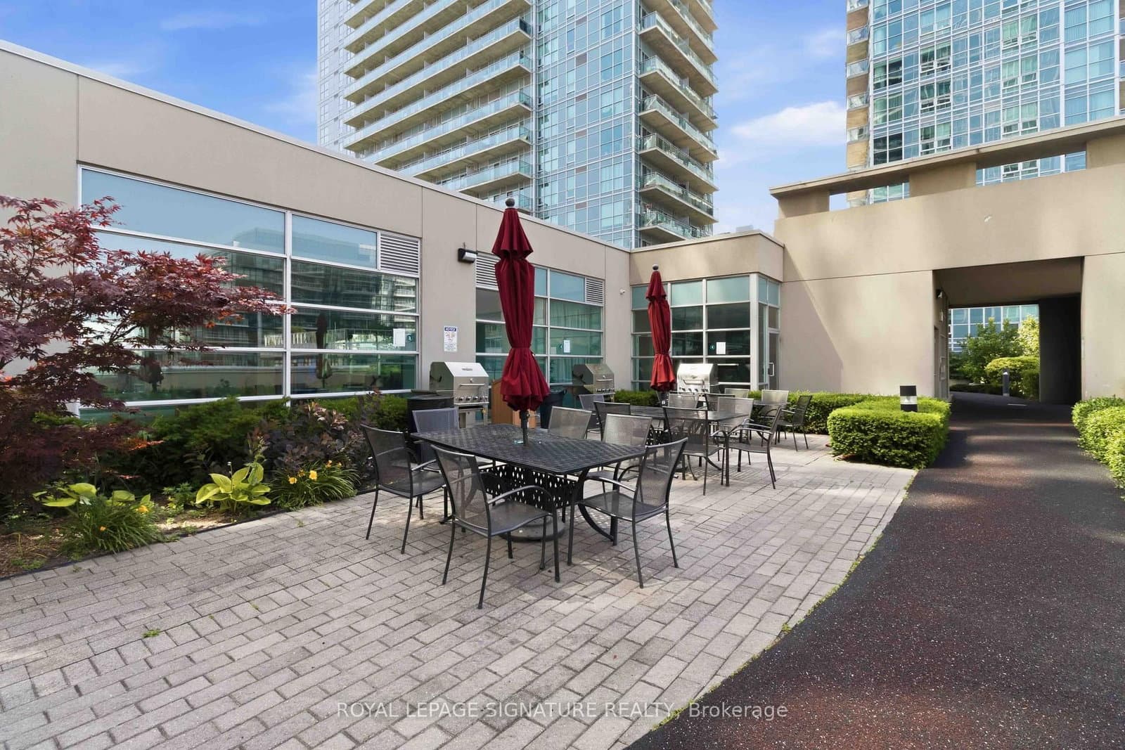 185 Legion Road N, Unit 1812 thumbnail 32
