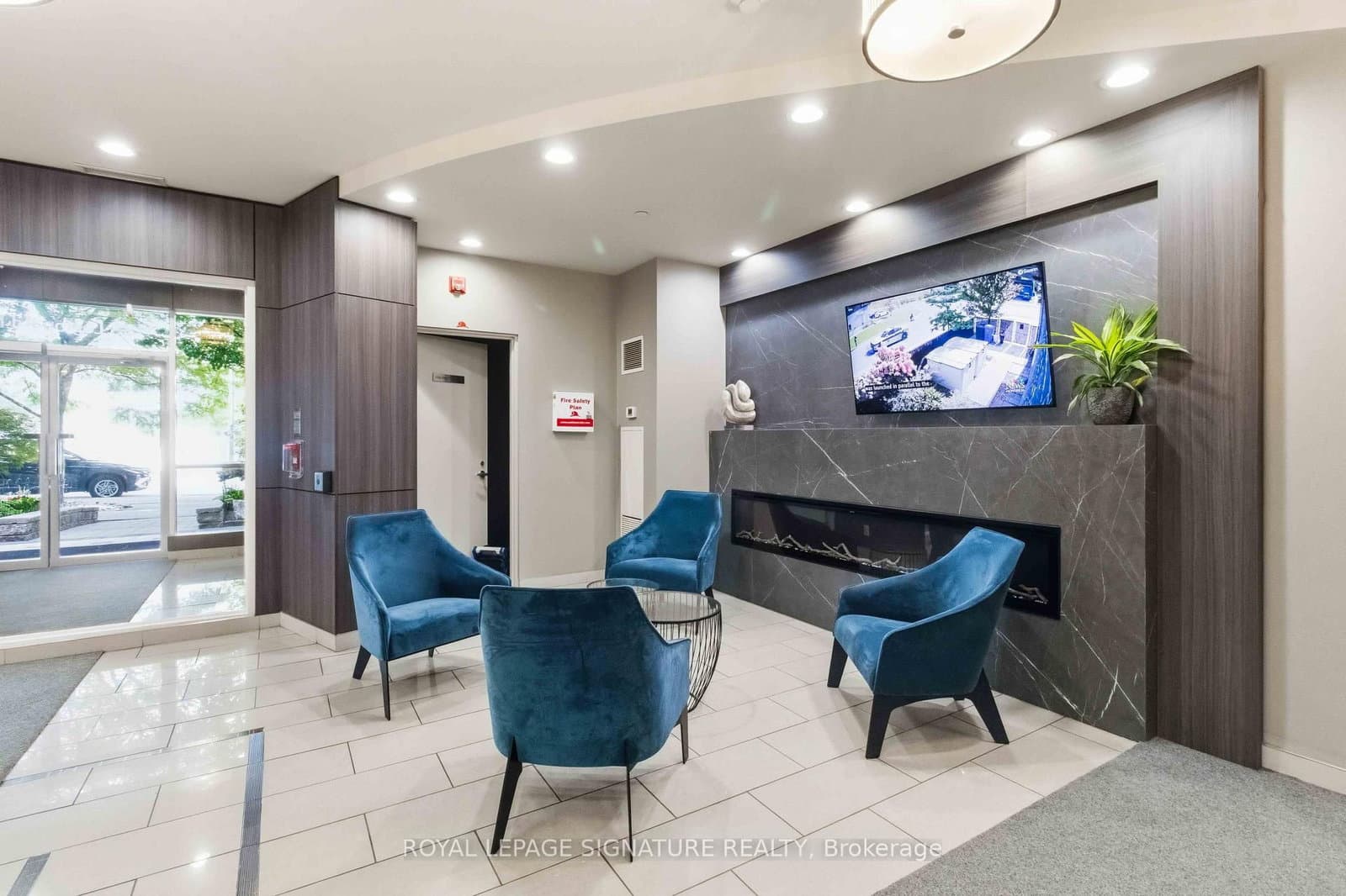 185 Legion Road N, Unit 1812 thumbnail 4