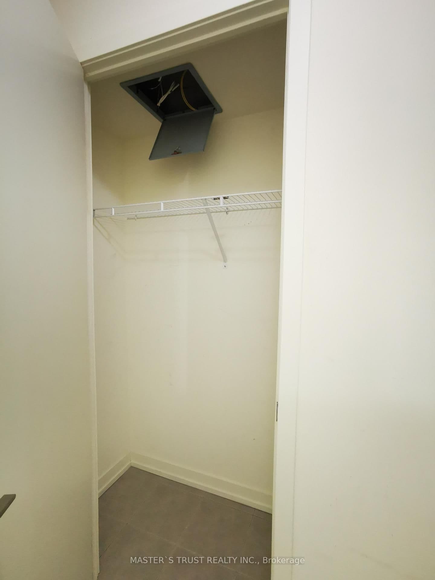 812 Lansdowne Avenue, Unit 302 thumbnail 10