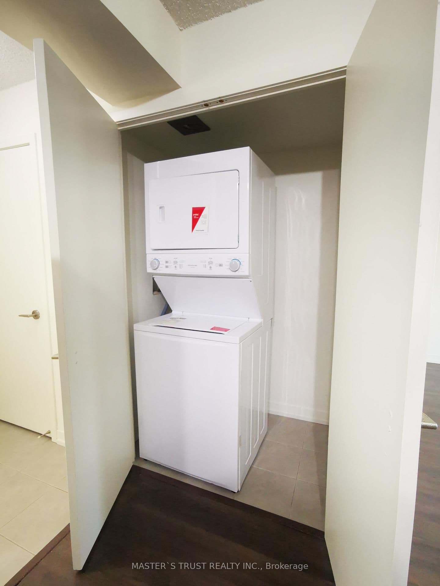 812 Lansdowne Avenue, Unit 302 thumbnail 11