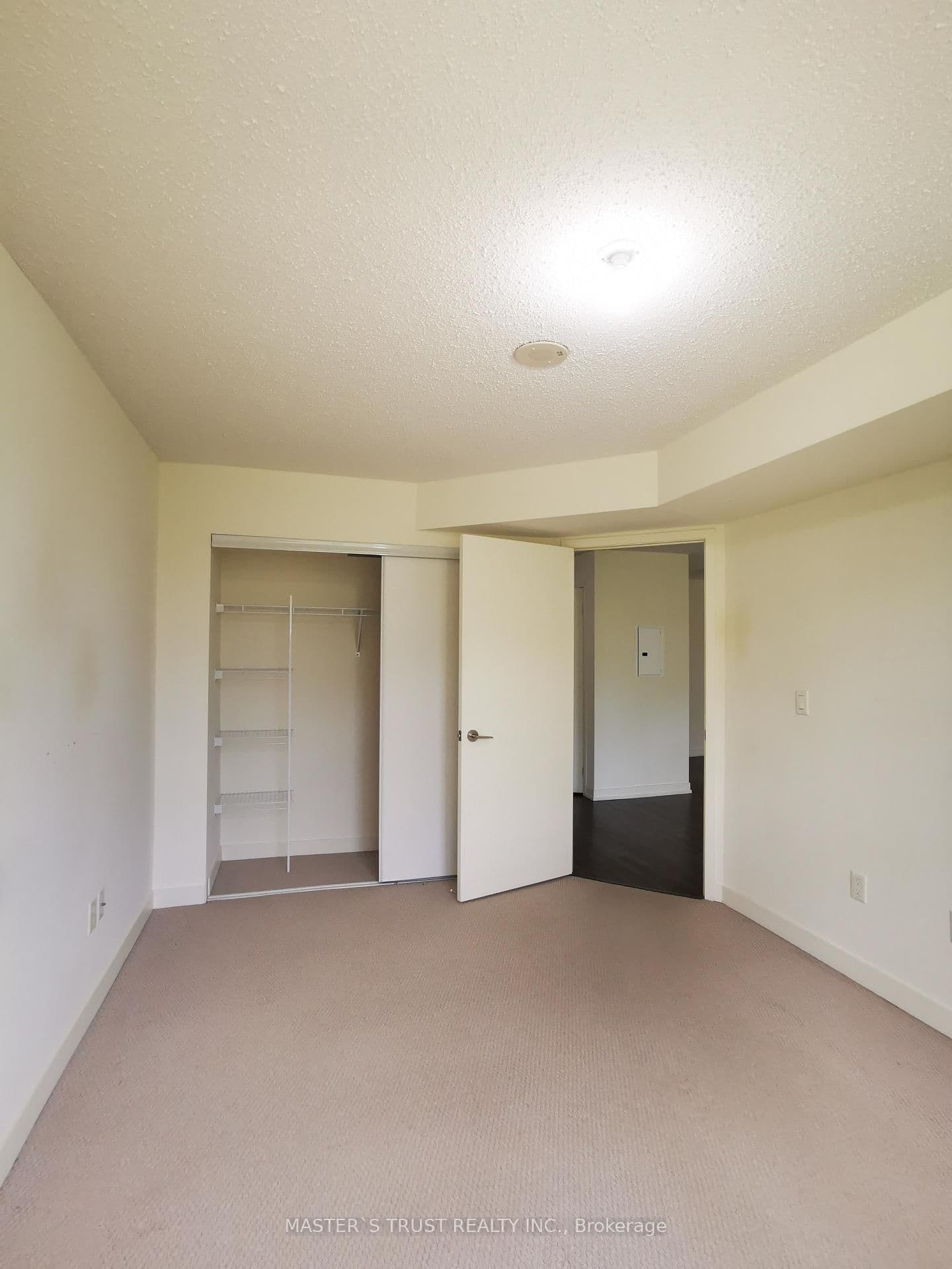 812 Lansdowne Avenue, Unit 302 thumbnail 7