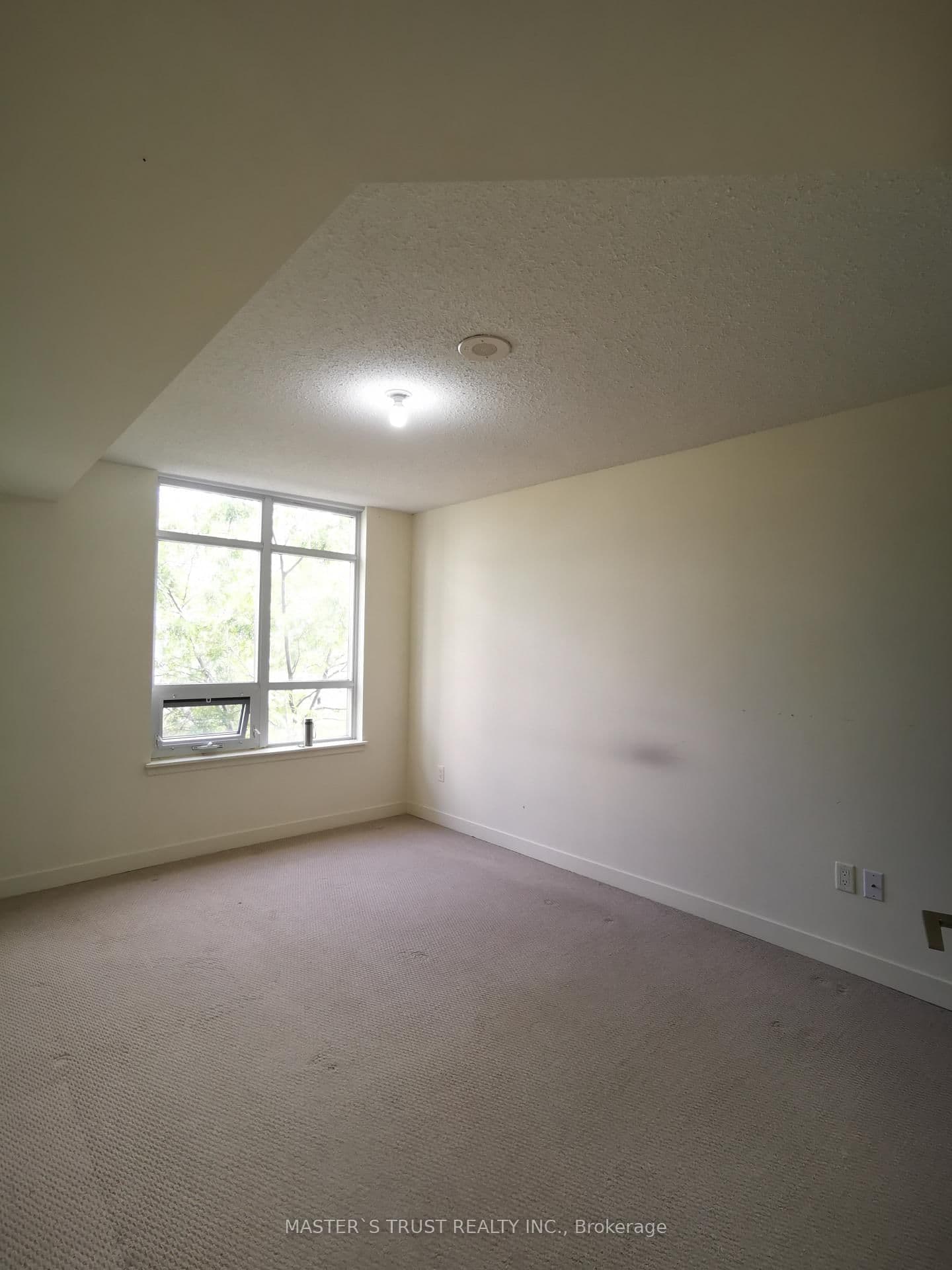 812 Lansdowne Avenue, Unit 302 thumbnail 8